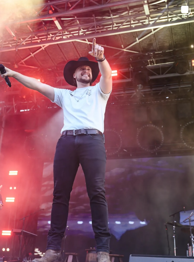 Vince Lemire sur scène au festival Melo