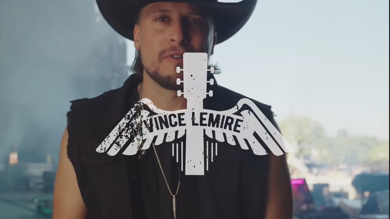Video promotionnelle de Vince Lemire en tournée, sur scène, jouant de la guitare